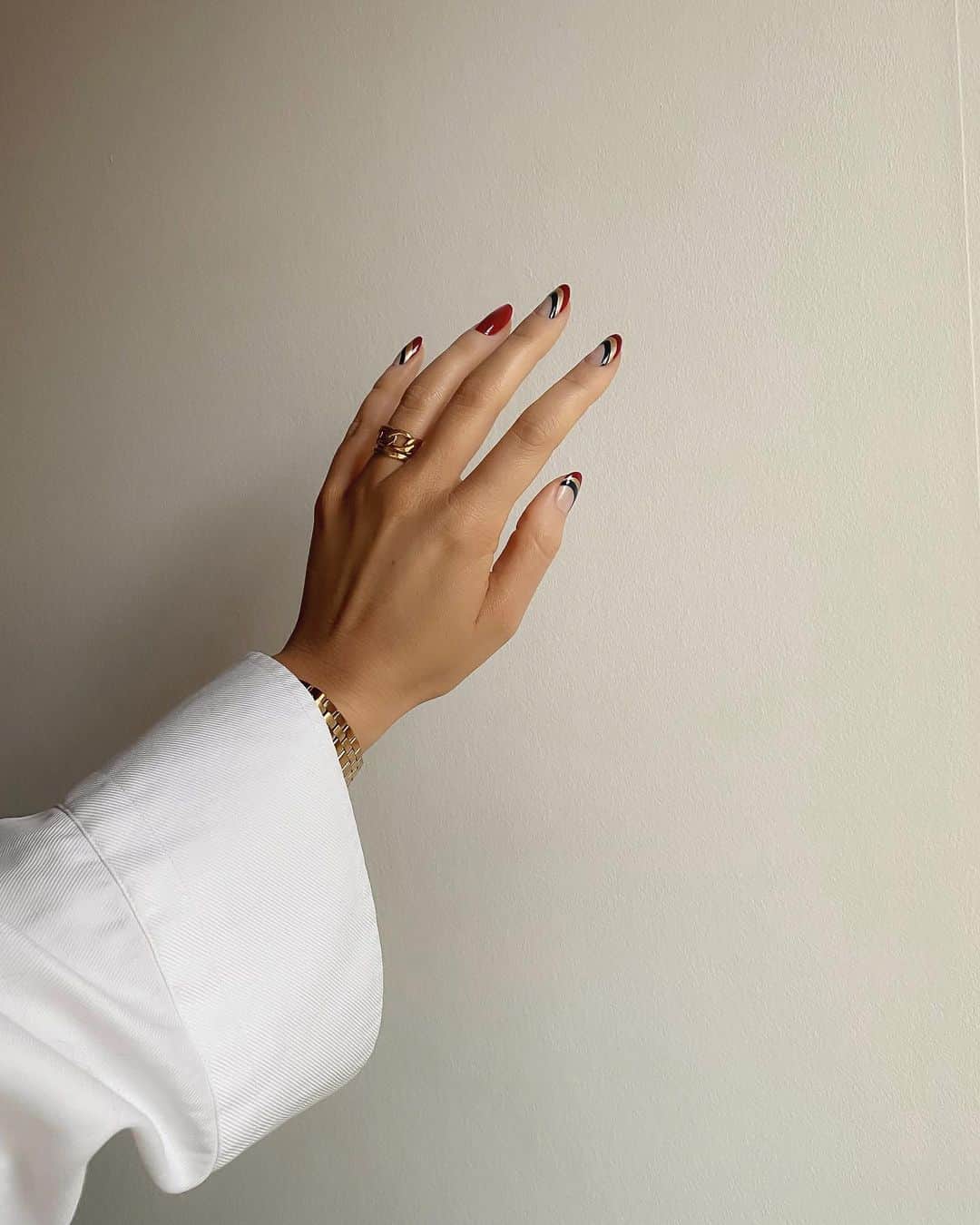 Anna Nyströmのインスタグラム：「Christmas nails ✨」