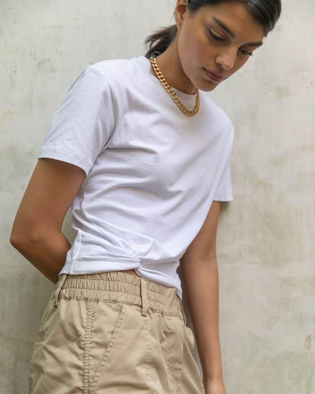 デレクラムのインスタグラム：「Stay comfortable without sacrificing style with the Cody Twist Waist Tee and Phoenix Jogger.」