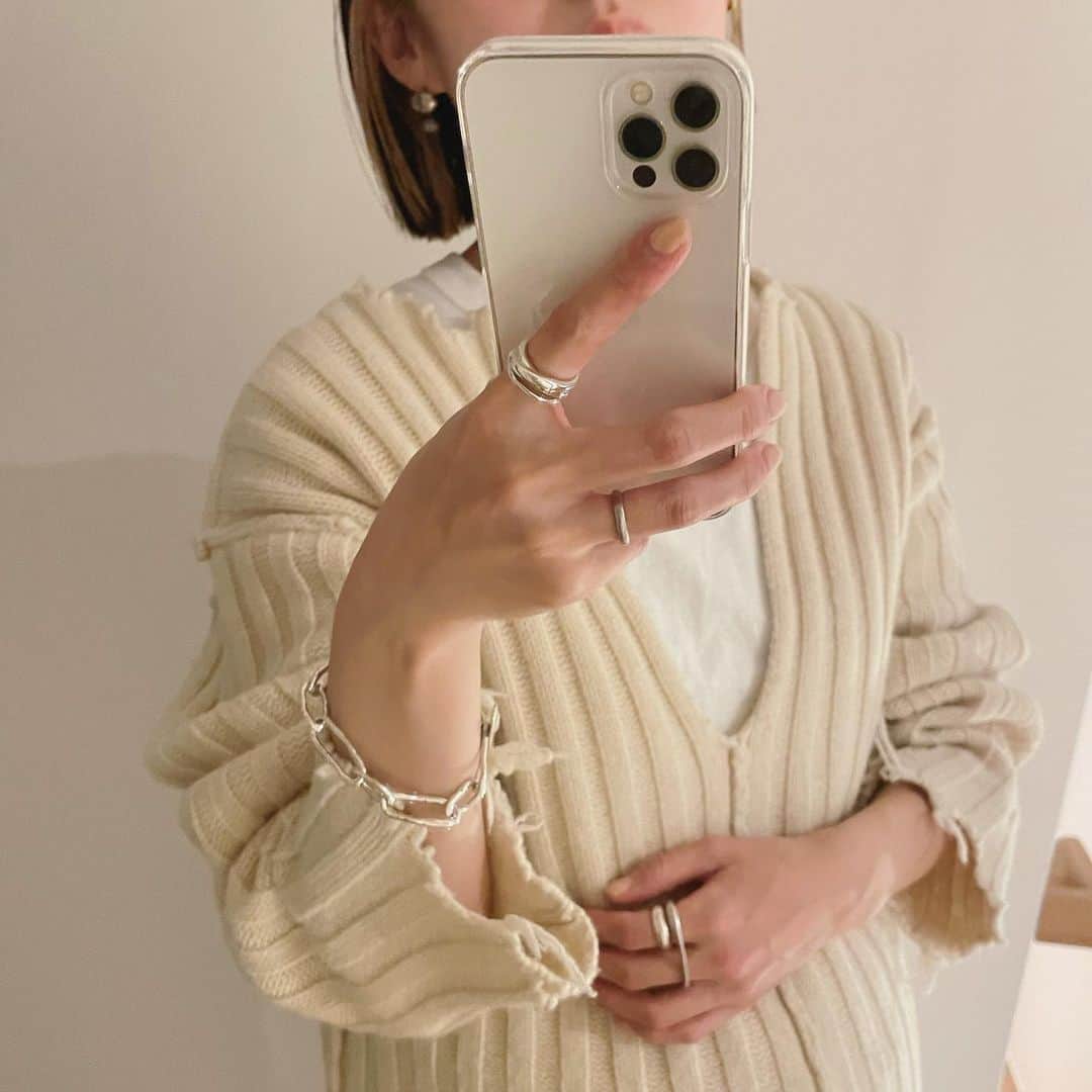 i_am_fukutaroのインスタグラム：「. silver🐻‍❄️ . knitやっぱ着ることにした 好き！ . . . #lon #loro #velatti #tiffanyandco #silver #accessory #perverze」