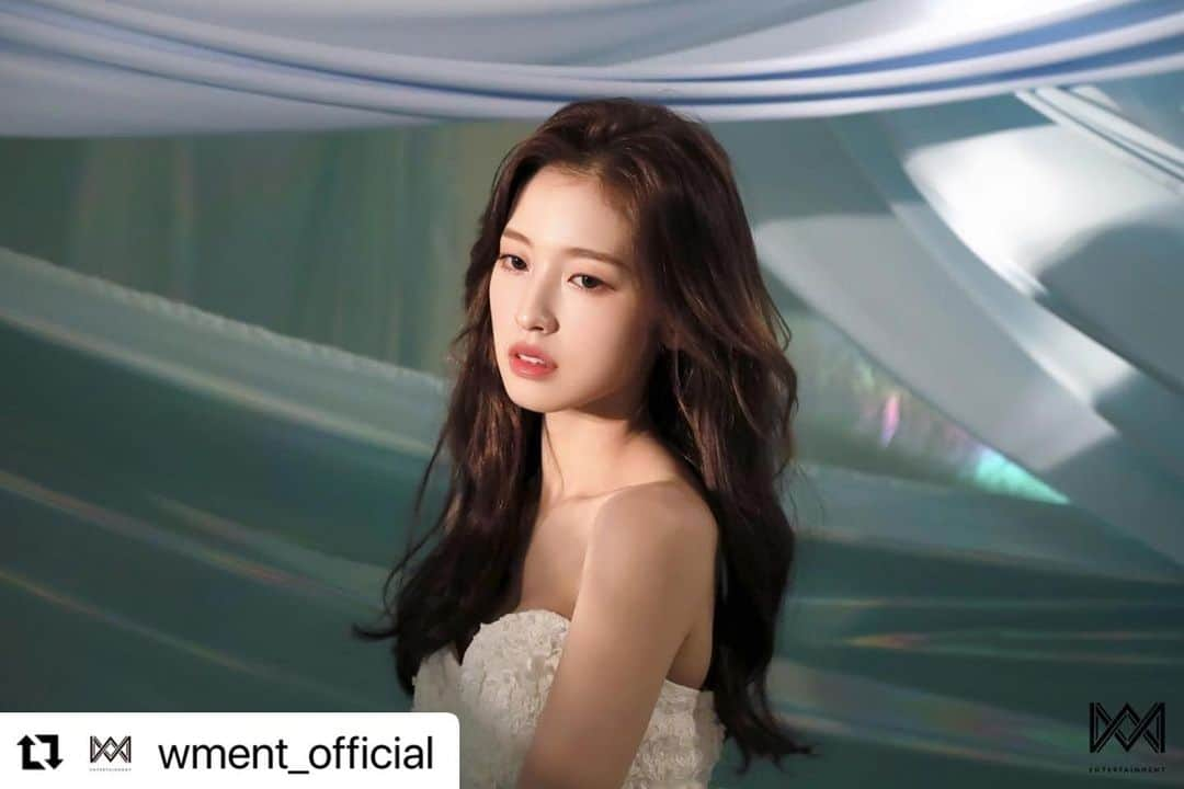 OH MY GIRLさんのインスタグラム写真 - (OH MY GIRLInstagram)「#Repost @wment_official  ・・・ 오마이걸 ‘겨울동화 : The Lost Memory’  포스터&VCR 촬영 비하인드 #미리보기 🔍 ⠀ ➡️ naver.me/xRV49TAC ⠀ 비하인드 스토리는 포스트를 통해 확인해주세요! 🎬 ⠀ #오마이걸 #OHMYGIRL #OMG」12月21日 23時33分 - wm_ohmygirl