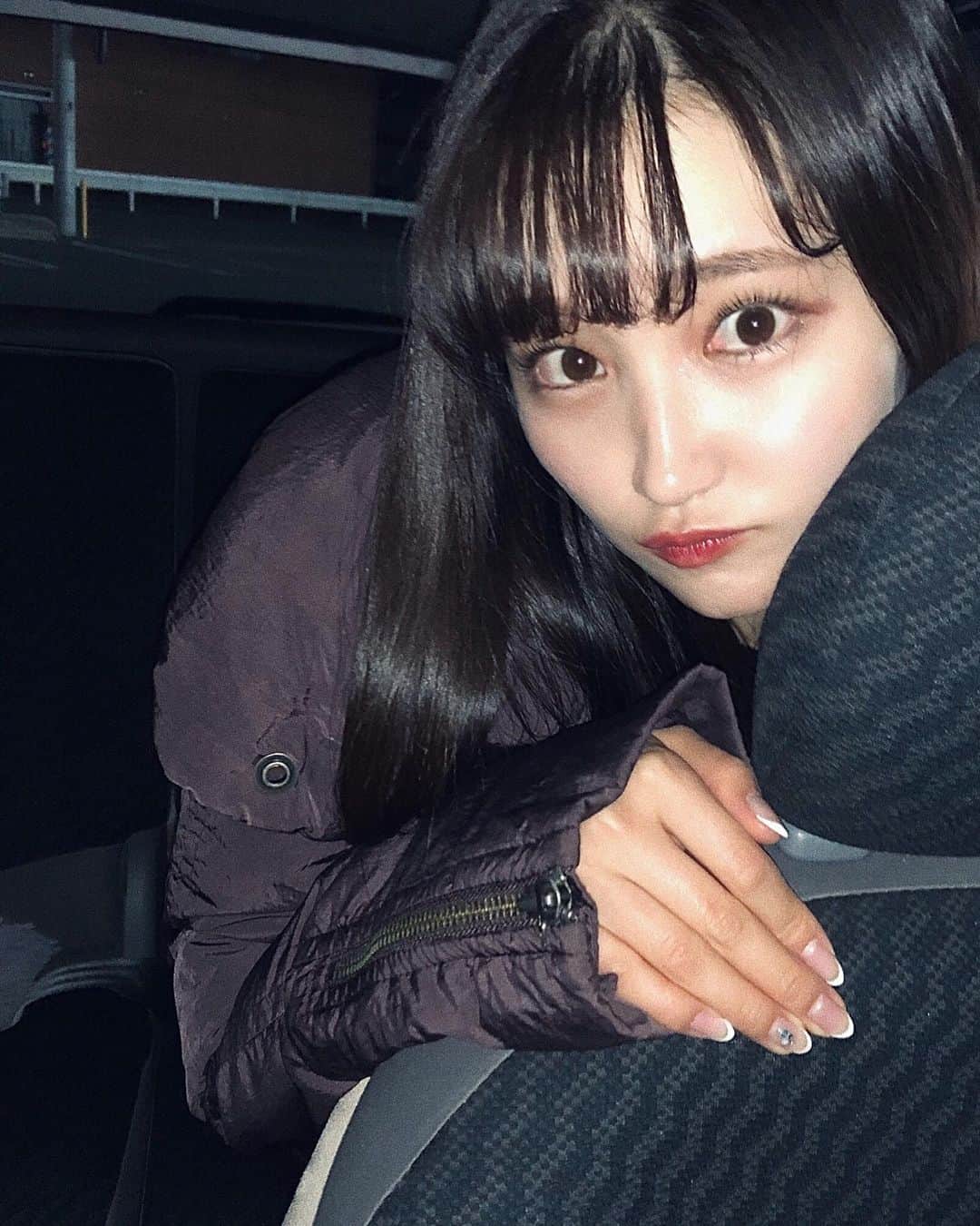 加藤早和子のインスタグラム：「❤︎ 毎年寒いって言ってるけど今年は特別寒い クリスマスに雪降ったりして……！🤫  そういえば今日は冬至ですね💡 私の家でも毎年冬至の日は柚子風呂です☺️  しっかり温まって今日はぐっすり眠れそう😴💤  . . #セルフィーショット #ベビーフェイス #女子大学生 #ポートレート #ポートレート撮影 #ポートレートモデル #ポトレ #被写体 #漏れなく盛れます #selfyshot #as_archive #as_picture」