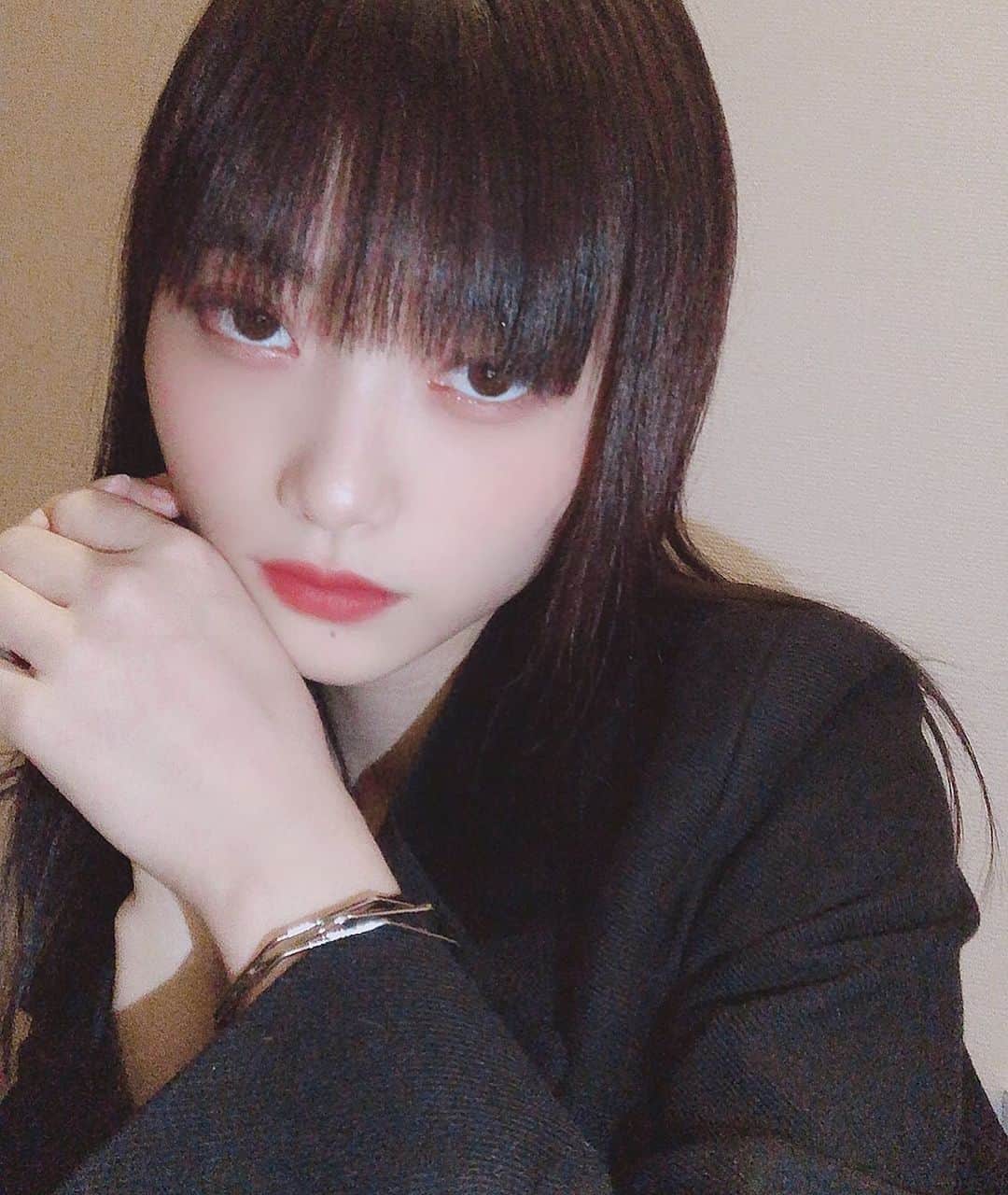阿知波妃皇のインスタグラム：「#三白眼」