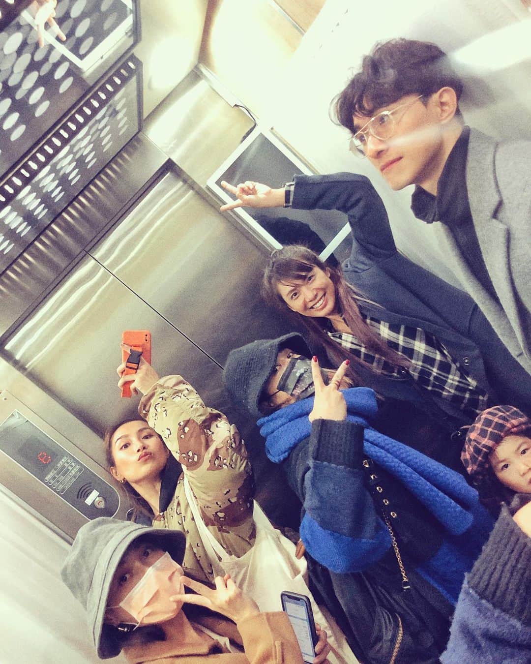 安柏兒のインスタグラム：「冬至快樂團團圓圓～👪  是不是有人說冬至吃湯圓長一歲？ 𝐖𝐇𝐘？  據長輩的説法 感覺每年年底接過年都長很多歲耶⋯why🥲」