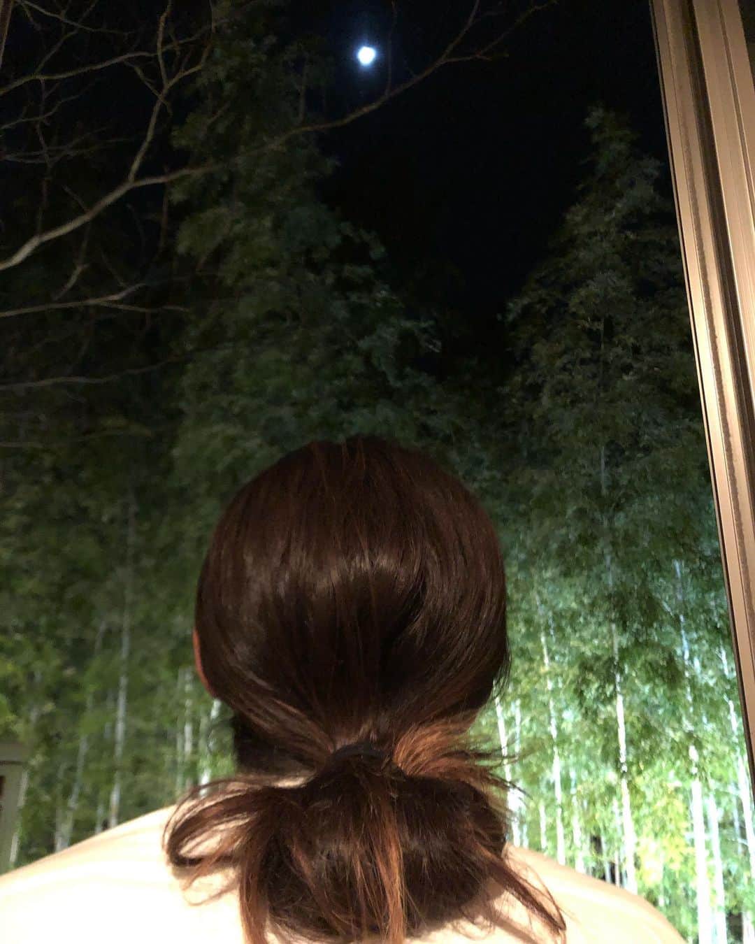 ヒデトレのインスタグラム：「#冬至  節目　　 ありがとうございました。 風の時代へ  ヨルからヒルへ  弥生から縄文  身体は、空だ。  身体は、受信器であり、発信器。  空だと使い易い。  感謝からはじまるアクション  ありがとうございました😊  ここからまたよろしくお願いします💓🙏🏻  You can be anything you want to be !! #地球と繋がろう　 #身体整人　#ヒデトレ」