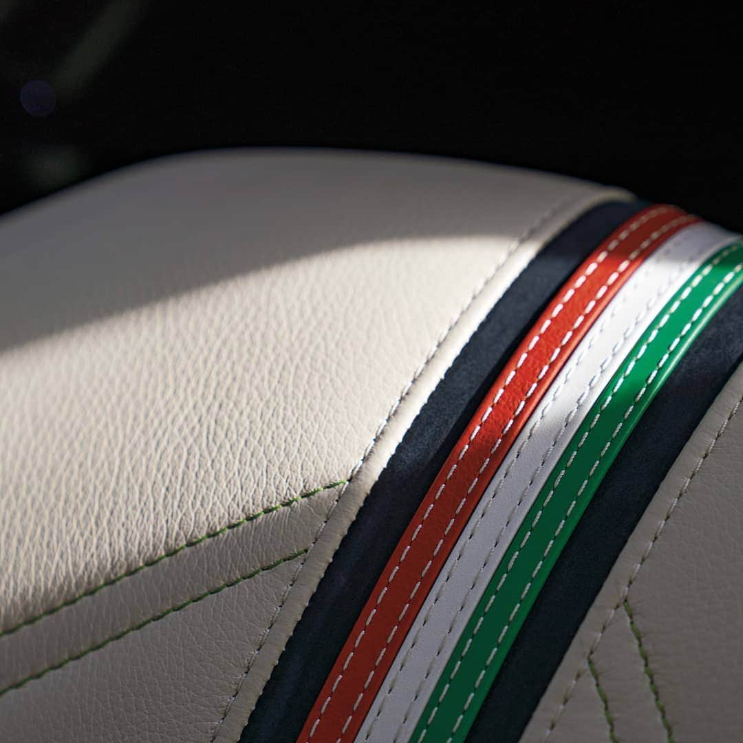 パガーニ・アウトモビリのインスタグラム：「Celebratory details.   The pilot seats of the Huayra Tricolore, with the exclusive two-tone coloring in white and blue - recalling the original configuration of the Zonda Tricolore interior - and the leather inserts with white, red and green stripes, are a direct tribute to the patrol aircraft.   Read more on our website or click the link in bio!  #pagani #huayra #huayratricolore #freccetricolori #AeronauticaMilitare #aviation #ItalianAirForce」