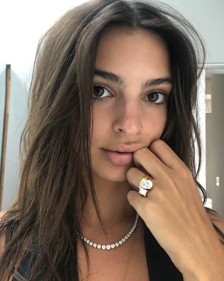 British Vogueさんのインスタグラム写真 - (British VogueInstagram)「Traditional diamond solitaires? Out. Contemporary, off-beat designs? In. Engagement rings are becoming more unusual by the day, with #ArianaGrande proving the latest celebrity to fall for a left-of-centre pearl and diamond style. From #EmilyRatajkowski's contrasting diamond cuts to #EmmaStone’s pearl exemplar, there’s plenty of inspiration around for brides-to-be. Click the link in bio for Vogue jewellery and watch director @RGarrahan’s edit of alternative engagement rings.」12月22日 0時01分 - britishvogue
