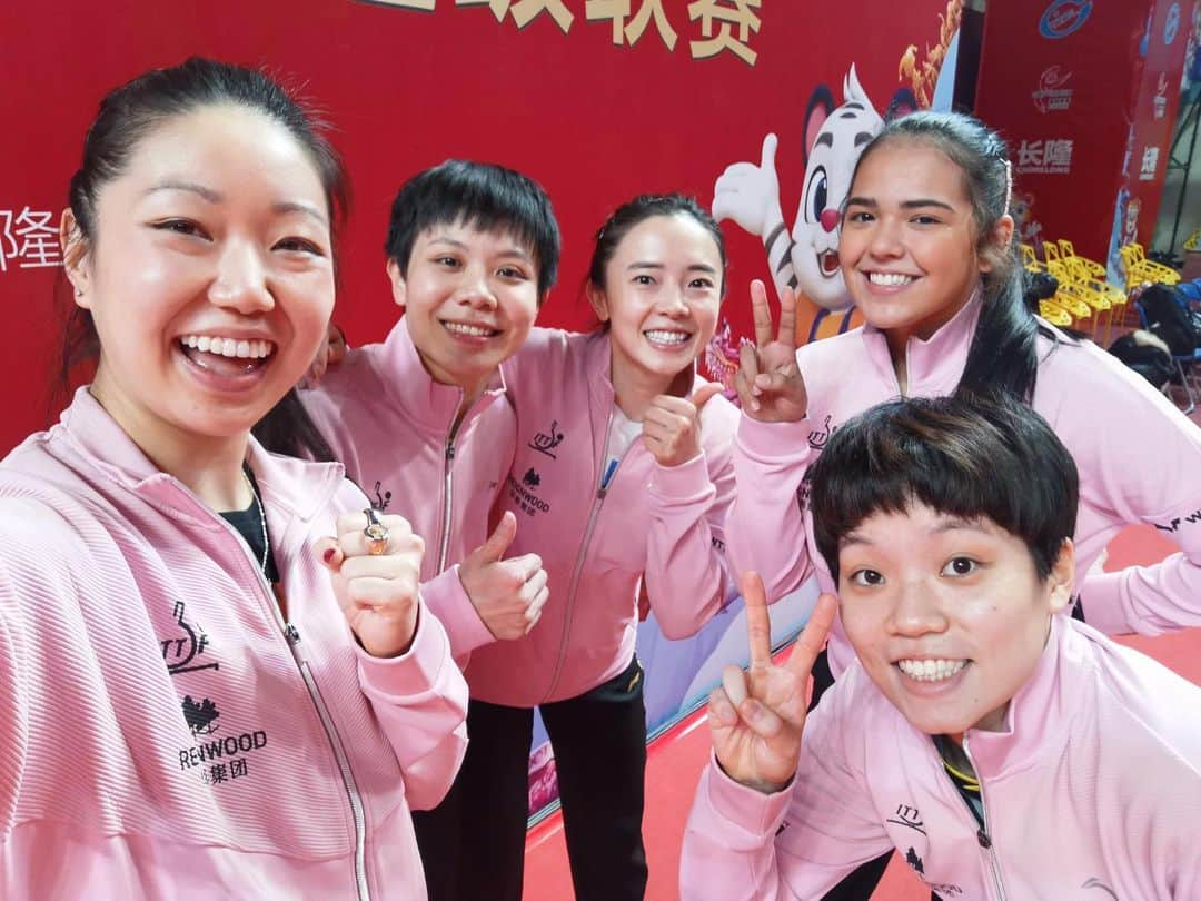 リリー・チャンさんのインスタグラム写真 - (リリー・チャンInstagram)「First win under our belt today! SO proud of this team for putting everything out on the table! We’ll continue to fight the next days - let’s go ITTF World Professionals! 加油! 🌎🤩💪 #TeamKoala 🐨#SuperLeague #letsgetit」12月22日 0時04分 - lilyyz