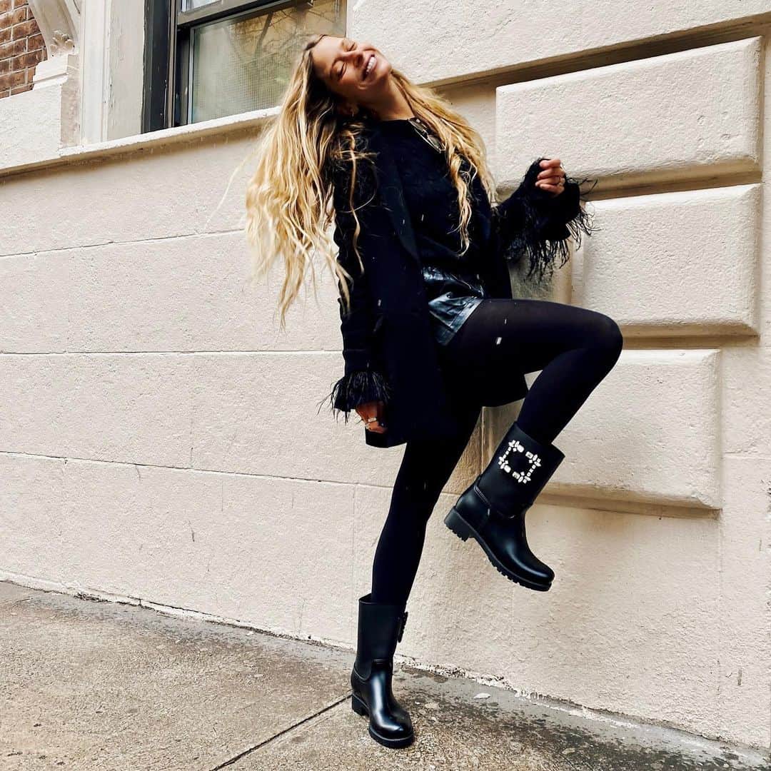Saks Fifth Avenueのインスタグラム：「Rain or shine, @rogervivier's rain boots are here for a good time. Nail everyday glamour—no matter the weather—like @jennymwalton and @pamelatick. #10022SHOE」