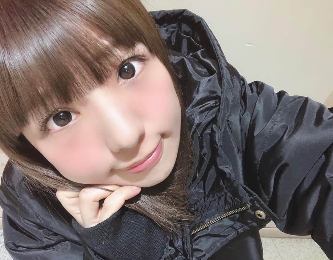 のインスタグラム：「あっぷぷ🐣  おやすみなさい😆💓  もう寒すぎて毎日ダウンコート着てて色気なさすぎる毎日です、、、😆  #じどり #グラドル #japanisegirl #gravureidol #model #bikini #bikinimodel #bikinigirl #ポートレート#portrait #japanesegirl #아이돌 #여성돌 #丸顔 #グラビア #グラビアアイドル #写真好きな人と繋がりたい #グラドル #アイドル #cute #sexy #被写体 #model #モデル #girl #여성돌 #아이돌 #まるがお #hair #インスタグラビア #instagravure」