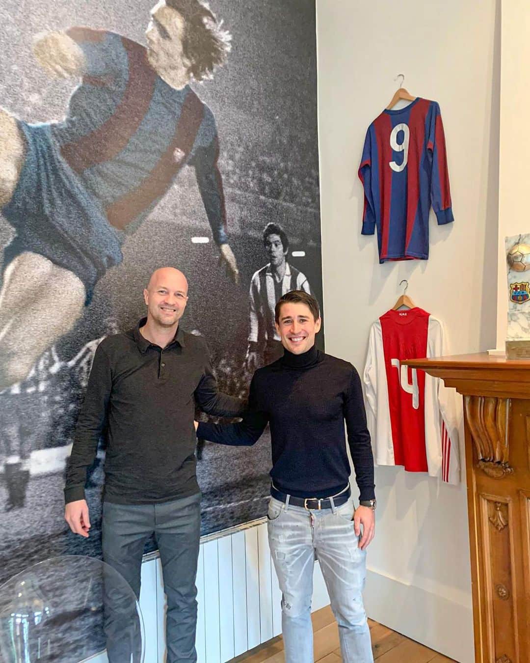 ボージャン・クルキッチのインスタグラム：「Cada vez que visito la @FundacionCruyff y el #cruyffinstitute en Barcelona me siento como en casa. Y compartir anécdotas y conversaciones tan interesantes con @JordiCruyff lo convierte en un auténtico lujo. ¡Gracias por la gran acogida! // Cada vegada que visito la @FundacionCruyff em sento com a casa. Poder compartir anècdotes i converses tan interessants amb @JordiCruyff fa que sigui un autèntic luxe. Gràcies pel bon tracte! // Every time I visit the @FundacionCruyff and #cruyffinstitute in Barcelona, I'm made to feel at home. Really enjoyable to share such interesting stories and conversations with @JordiCruyff.  Thanks for the warm welcome!」