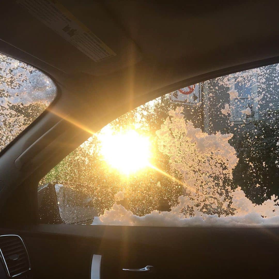 オータム・リーザーのインスタグラム：「✨”Some people think of Winter Solstice as a difficult day. It’s the shortest day of the year with the most darkness. But... every day after today we’ll have a little more light. So I like to think of it as a moment... of hope.” ✨- Julie, Christmas Under the Stars」