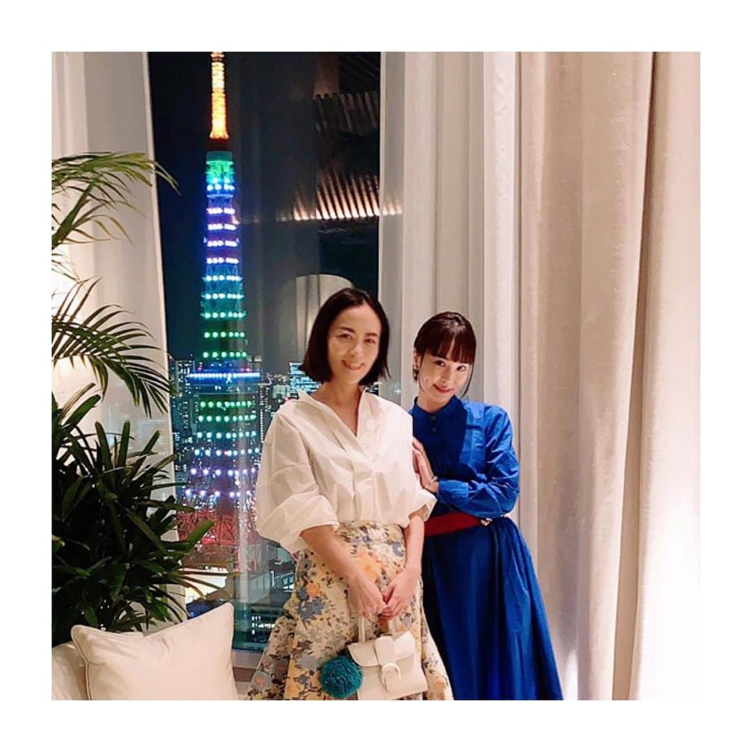 HiRAO INCのインスタグラム：「. 大きく時代の変わる日  土の時代の終わりに 大切な友人家族と過ごす  明日からはじまる 風の時代を感じて ワクワクした前夜祭  Bag  @delvaux  shirt @stylings_official  skirt　@ninaricci」