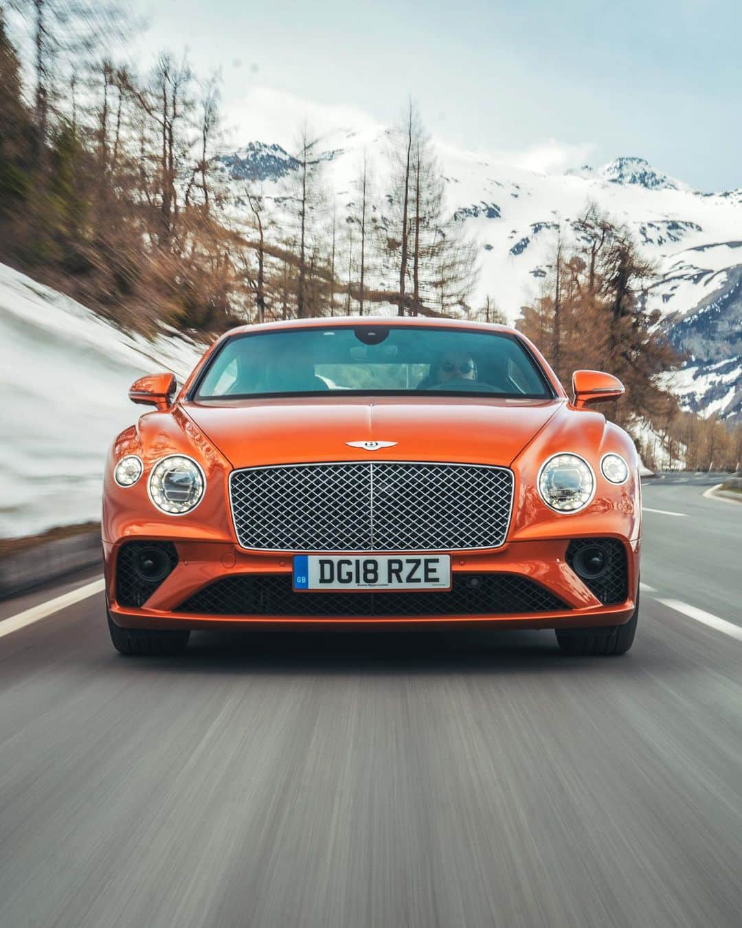 のインスタグラム：「From beauty to beast in 3.6 seconds. The #ContinentalGT. _ #Bentley Continental GT WLTP drive cycle: combined fuel consumption: 20.8 mpg (13.6 l/100 km), combined CO₂: 308 g/km」