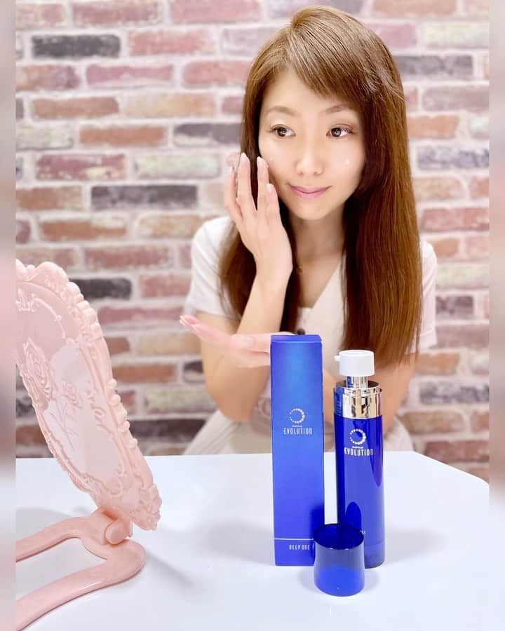 のインスタグラム：「𝟷本で𝟼役 無敵な #オールインワン クリーム♡ ▶︎▶︎▶︎ nano EVOLUTION DEEP ONE 大好きな時短コスメ✨ * 𓇽化粧水 𓇽乳液 𓇽美容液 𓇽クリーム 𓇽パック 𓇽乾燥小ジワを目立たなくする * これが全部𝟷本で👏🏻✨ テクスチャーはクリームなのですが とってもみずみずしく軽やか♡ ベタつく事なく全部お肌が吸ってくれる感じで さらっとしています◎ * 肌は潤ってとってもしっとり💕 嬉しい𝟷本❗️ ✼••┈┈┈┈┈┈┈┈┈┈┈┈┈┈┈┈••✼ #PR #nanoEVOLUTION #美容 #スキンケア #高浸透エイジングケア #ナノ化技術 #ハリ #乾燥 #小じわ #毛穴 #くすみ #素肌美人になりたい #美肌作り #美肌 #美容垢 #beauty #美容好きな人と繋がりたい #instabeauty #美肌女子 #美活 #美容 #beaustagrammer #女子力 #美容マニア #beautycare #コスメレビュー #美肌ケア #美肌になりたい #skincare ✼••┈┈┈┈┈┈┈┈┈┈┈┈┈┈┈┈••✼」