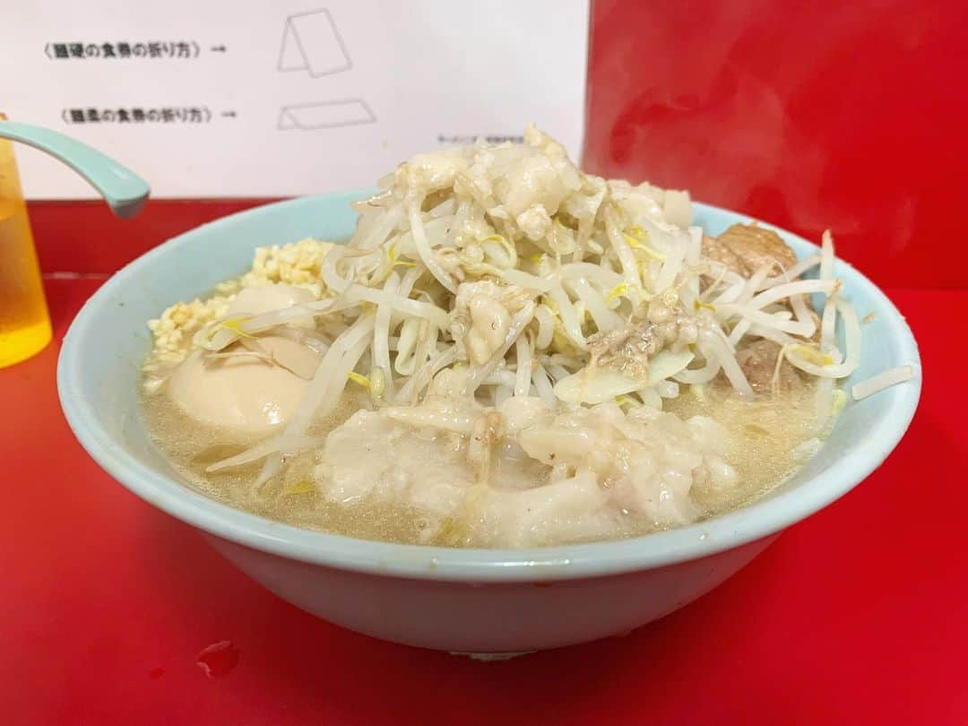 SUSURUさんのインスタグラム写真 - (SUSURUInstagram)「ラーメン二郎 新宿歌舞伎町店 ラーメンニンニクアブラ、味玉 数億年ぶりの歌舞伎町二郎。 迷わず食えよ、食えばわかるさ。 ありがとぉーーーっ！！ #susuru_tv #ラーメン二郎新宿歌舞伎町店 #歌舞伎町 #新宿 #ラーメン #うまい  #ラーメン #らーめん #ramen #ラーメン部 #ramennoodles #毎日ラーメン生活 #麺スタグラム #japaneseramen #japanramen #foodstagram #foodie #noodles #instanoodle #instaramen #instafood #susururecommended #ラーメン二郎 #歌舞伎町二郎 #ラージロ #二郎 #新宿ラーメン」12月22日 0時51分 - susuru_tv