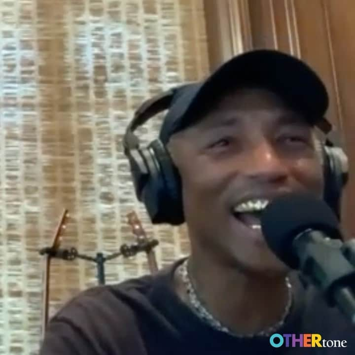 ファレル・ウィリアムスのインスタグラム：「This episode had me OUT 😂 Watch today’s new @OTHERtone episode and let me know what you think about these Orthopedic Slim Jims.」