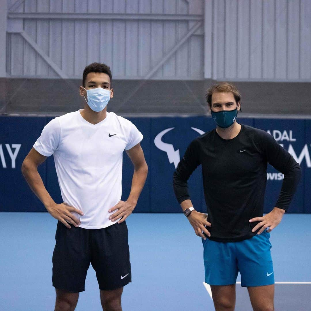 ラファエル・ナダルさんのインスタグラム写真 - (ラファエル・ナダルInstagram)「It was great to have you guys at my Academy these past days, weeks! Thanks for choosing the @rafanadalacademy for your pre season and best of luck for the upcoming 2021 season.  Felix, see you tomorrow before you leave 😉💪🏻💪🏻💪🏻 @felixaliassime @lorenzosonego @emilruusuvuori」12月22日 1時15分 - rafaelnadal