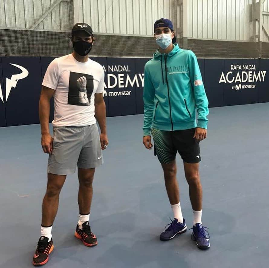 ラファエル・ナダルさんのインスタグラム写真 - (ラファエル・ナダルInstagram)「It was great to have you guys at my Academy these past days, weeks! Thanks for choosing the @rafanadalacademy for your pre season and best of luck for the upcoming 2021 season.  Felix, see you tomorrow before you leave 😉💪🏻💪🏻💪🏻 @felixaliassime @lorenzosonego @emilruusuvuori」12月22日 1時15分 - rafaelnadal