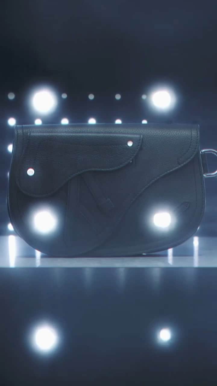 のインスタグラム：「Highlighting the resolutely contemporary reach of #DiorSavoirFaire, check out the full range of iconic men’s bags and accessories by @MrKimJones through the link in bio.」