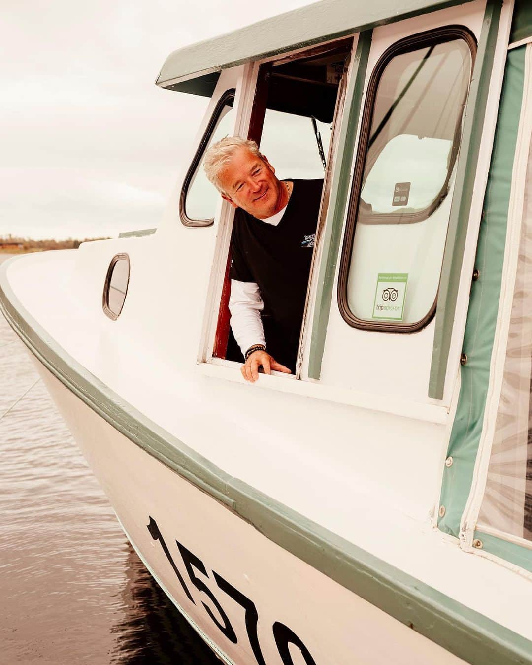 Explore Canadaさんのインスタグラム写真 - (Explore CanadaInstagram)「Get to know the people who keep our country’s heart beating strong.⁠⠀ ⁠⠀ Meet Captain Perry Gotell, of Tranquility Cove Adventures in Georgetown, Prince Edward Island (@tourismpei) and follow along as we profile the faces in our communities who make our hearts glow and the country’s heart beat.⁠⠀ ⁠⠀ I was a third-generation fisherman and it was a fantastic life. Then I saw an opportunity and branched out to start taking visitors to a local island where my family spent summers. I discovered all these stories locked up within me and it was such a joy to share them.  Storytelling is as big a part of my business as digging and cooking clams, and I found a way to make it my job. I was in that sweet spot where I was making money loving what I was doing—introducing visitors to the island I call home and sharing the history of my family. ⁠⠀ With a view of the water from wherever you stand in town, coastal Georgetown is an idyllic place for our business. Home to 500 people, we have all worked together and built a special place. You see visitors in the restaurants, playhouse and gift shops because it is a cool spot to hang out. Sadly, we lost much of that this year; it was a kick to the community.  But we will hang on. We need each other more than ever now. ⁠⠀ ⁠⠀ #CanadaNice #ForGlowingHearts⁠⠀ ⁠⠀ *Though now might not be the right time to travel, there are many meaningful ways to support businesses in your community. Start by sharing this post to spread the love, then discover more of the faces behind Canada’s tourism industry at the link in our bio.*⁠⠀ ⁠⠀ 📍: @tourismpei⁠⠀ ⁠⠀ #ExplorePEI⁠⠀」12月22日 1時16分 - explorecanada