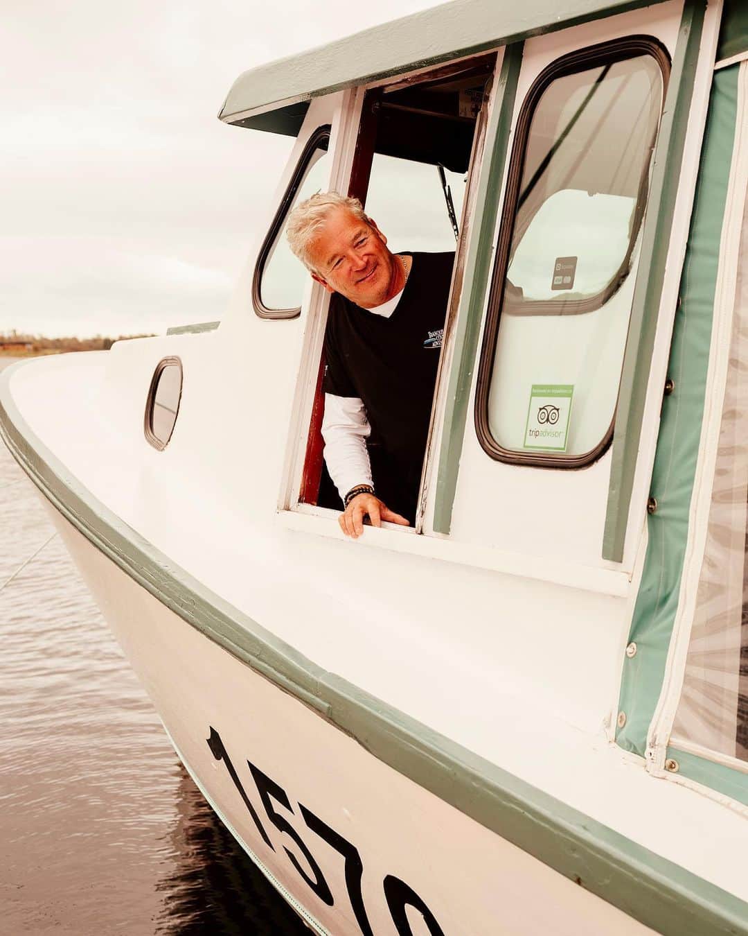 Explore Canadaのインスタグラム：「Get to know the people who keep our country’s heart beating strong.⁠⠀ ⁠⠀ Meet Captain Perry Gotell, of Tranquility Cove Adventures in Georgetown, Prince Edward Island (@tourismpei) and follow along as we profile the faces in our communities who make our hearts glow and the country’s heart beat.⁠⠀ ⁠⠀ I was a third-generation fisherman and it was a fantastic life. Then I saw an opportunity and branched out to start taking visitors to a local island where my family spent summers. I discovered all these stories locked up within me and it was such a joy to share them.  Storytelling is as big a part of my business as digging and cooking clams, and I found a way to make it my job. I was in that sweet spot where I was making money loving what I was doing—introducing visitors to the island I call home and sharing the history of my family. ⁠⠀ With a view of the water from wherever you stand in town, coastal Georgetown is an idyllic place for our business. Home to 500 people, we have all worked together and built a special place. You see visitors in the restaurants, playhouse and gift shops because it is a cool spot to hang out. Sadly, we lost much of that this year; it was a kick to the community.  But we will hang on. We need each other more than ever now. ⁠⠀ ⁠⠀ #CanadaNice #ForGlowingHearts⁠⠀ ⁠⠀ *Though now might not be the right time to travel, there are many meaningful ways to support businesses in your community. Start by sharing this post to spread the love, then discover more of the faces behind Canada’s tourism industry at the link in our bio.*⁠⠀ ⁠⠀ 📍: @tourismpei⁠⠀ ⁠⠀ #ExplorePEI⁠⠀」