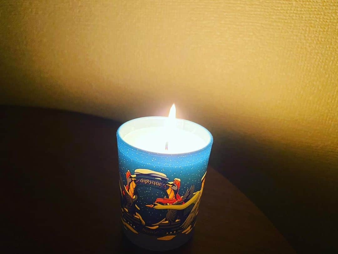 秋本祐希さんのインスタグラム写真 - (秋本祐希Instagram)「とても素敵な香りに包まれて おやすみなさい🌙 #diptyque  #ホリデーコレクション」12月22日 1時28分 - ayuuki0908