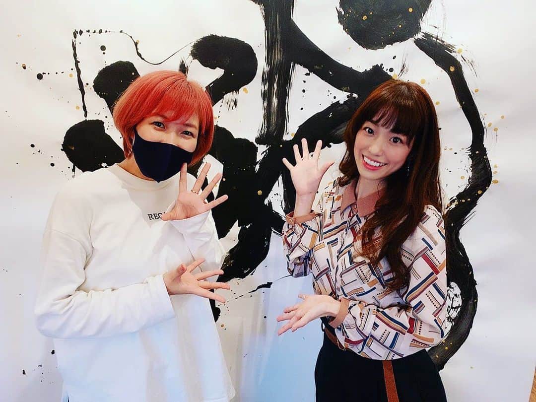 富田麻帆さんのインスタグラム写真 - (富田麻帆Instagram)「いよいよ明日から #戦う役者100人展  が始まります！！！  ◆展示時間   22日(火)12:00-20:00   23日(水)12:00-20:00   24日(木)12:00-20:00   25日(金)12:00-20:00   26日(土)12:00-20:00   27日(日)13:00-21:00  ◆場所  渋谷 ギャラリールデコ 3F・4F  (〒150-0002 東京都渋谷区渋谷3-16-3 髙桑ビル) https://ledeco.net/  事前予約・時間制の入場となります。  私は、長橋有沙ちゃんに撮ってもらいました！どんな風に作品が展示されてるか私も楽しみ♡  ◆展示回(12/22(火)-26(土))  A 12:00-13:00  B 13:10-14:10  C 14:20-15:20  D 15:30-16:30  E 16:40-17:40  F 17:50-18:50  G 19:00-20:00  ※最終日(12/27(日)のみ)  A 13:00-14:00  B 14:10-15:10  C 15:20-16:20  D 16:30-17:30  E 17:40-18:40  F 18:50-19:50  G 20:00-21:00  ※各回１時間、完全入れ替え制です。  各回終了時に、換気とお客様入れ替えのための時間を設けております。予めご了承ください。  ◆料金  2,500円  ◆入場チケット販売スケジュール  ・一般（先着） 11/22(日)12:00〜各回入場時間の1時間前  ◆販売サイトURL  12/22(火)  https://tiget.net/events/110535  12/23(水)  https://tiget.net/events/110539  12/24(木)  https://tiget.net/events/110540  12/25(金)  https://tiget.net/events/110541  12/26(土)  https://tiget.net/events/110542  12/27(日)  https://tiget.net/events/110543  ※クレジットカードをお持ちでない方へ  TIGET公式提携アプリ「VANDLE CARD」をご利用ください。  詳しくはこちらのURLより↓  https://tiget.net/lp/vandle  よろしくお願いします！！！」12月22日 1時29分 - maho_tomita6261