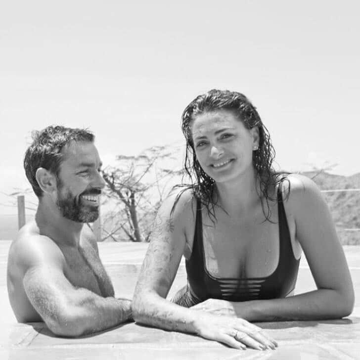 ロベール・ピレスのインスタグラム：「What a year 2020 has been right?!  So, to end the year on a better note my amazing wife @jessicalemariepires will be taking over my Instagram account this Wednesday  the 23rd of December.   Follow her along as she will be sharing insights on how she manages to juggle motherhood ( and me 😅) and running a successful business too 🙏 📸by @antoineverglas」