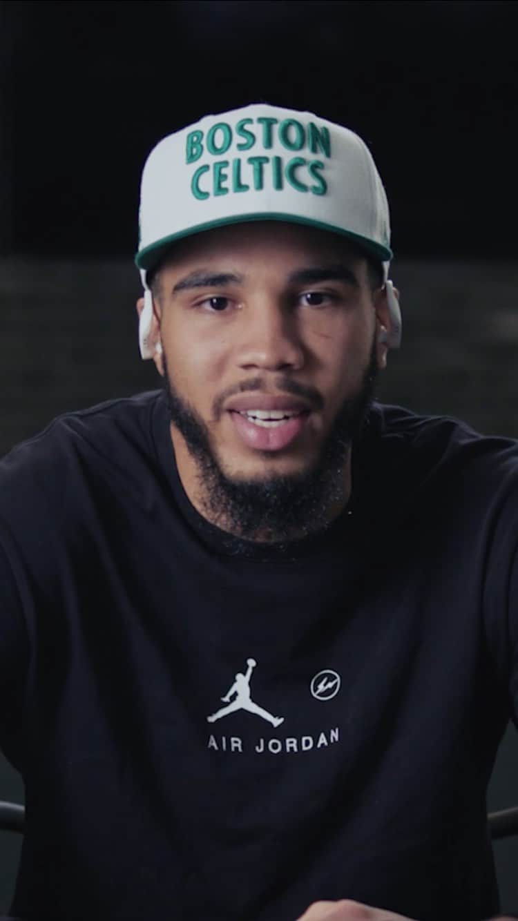 ニューエラ・キャップのインスタグラム：「Q Richardson (@qrich) returns for another episode of City Ties: New Era x NBA City Edition. He digs in with Jayson Tatum (@jaytatum0) talking about becoming a Celtic and how he does it all for his mom.」
