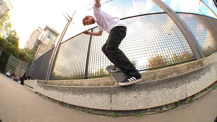 adidas Skateboardingのインスタグラム：「/// Watch @silasbaxterneal, @gustavtonnesen & the adidas Euro crew in ‘BOMBEW’, now playing on @freeskatemag. • #adidasSkateboarding 🎥 @blobyhad」