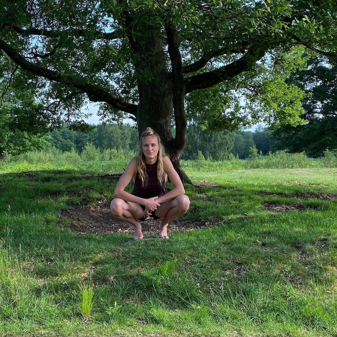 マルガレーテ・コズーフさんのインスタグラム写真 - (マルガレーテ・コズーフInstagram)「~Just feel the magic in the air and the power in the breeze, feel the energy of the trees, let yourself be surrounded by nature at its best, calm yourself, focus and let the magic do the rest.~ #cosmos #magic #love #light #motherearth #peace #calm #dimensions 21.12.2020 🙏🏼✨」12月22日 1時58分 - maggiekozuchofficial_