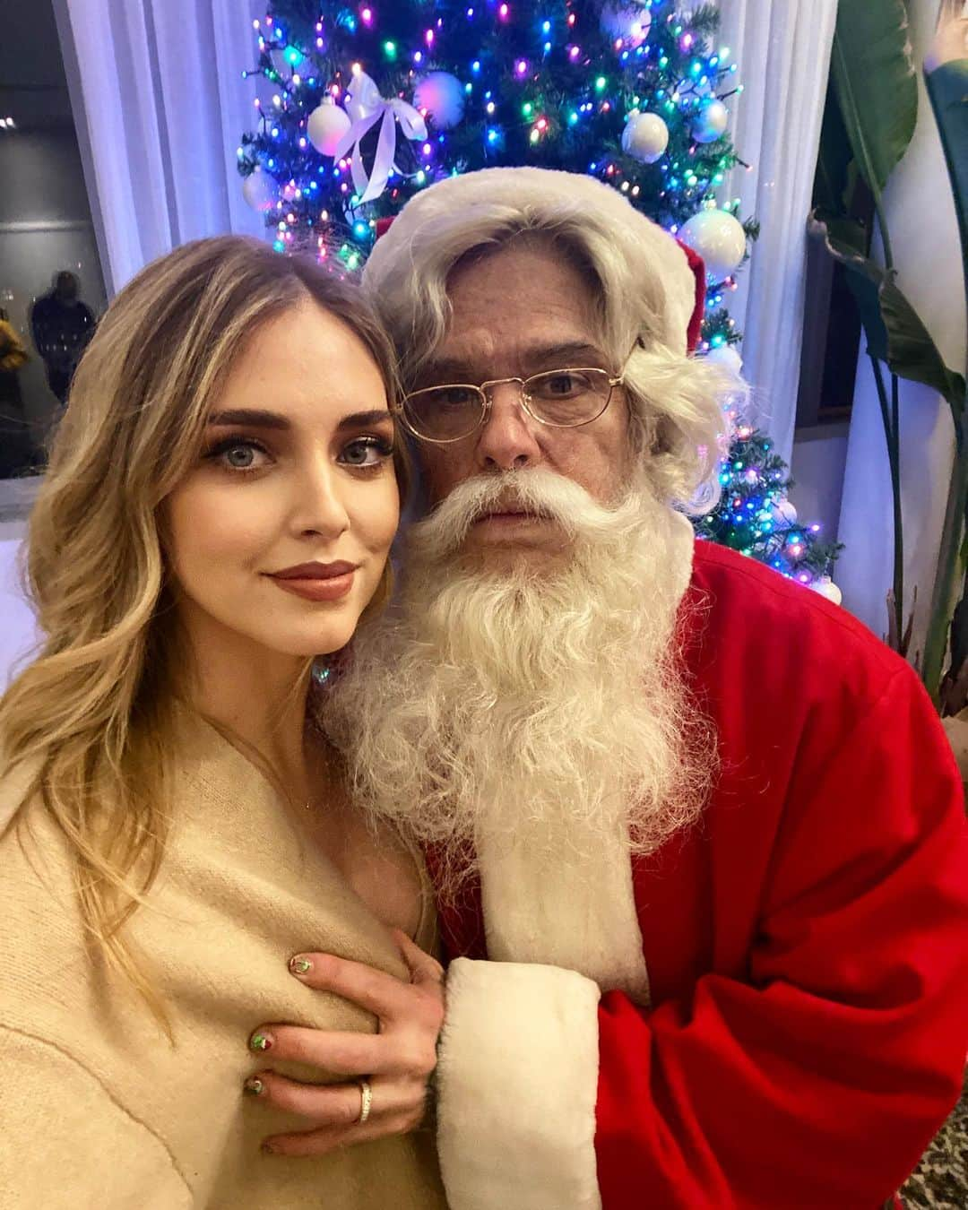 キアラ・フェラーニさんのインスタグラム写真 - (キアラ・フェラーニInstagram)「Can you recognize this Santa Klaus?」12月22日 1時56分 - chiaraferragni