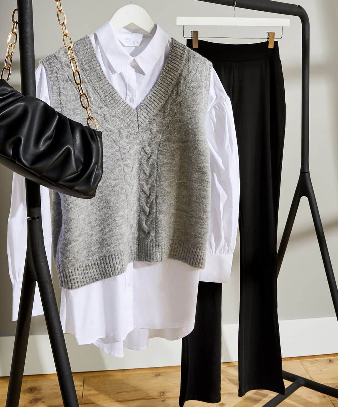 プリマークさんのインスタグラム写真 - (プリマークInstagram)「The sweater vest of dreams to go with all your basics arrives in store next week 👆 Prices from £8/€10/$12 #Primark #fashion #ootd」12月22日 2時00分 - primark