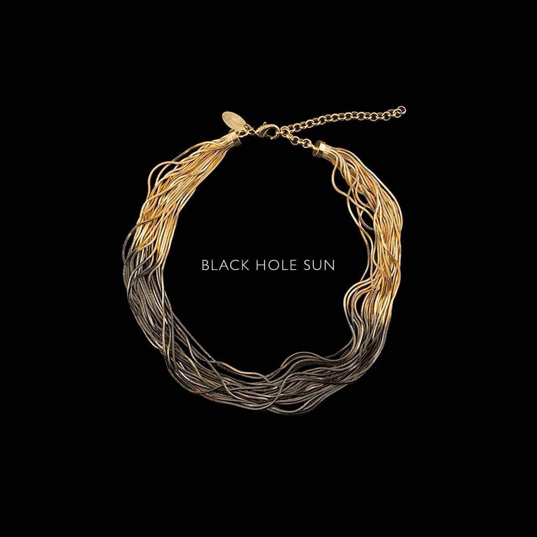 のインスタグラム：「Two tones gold multi strand necklet  #iosselliani #blackholesun #iossellianicollections #necklace」