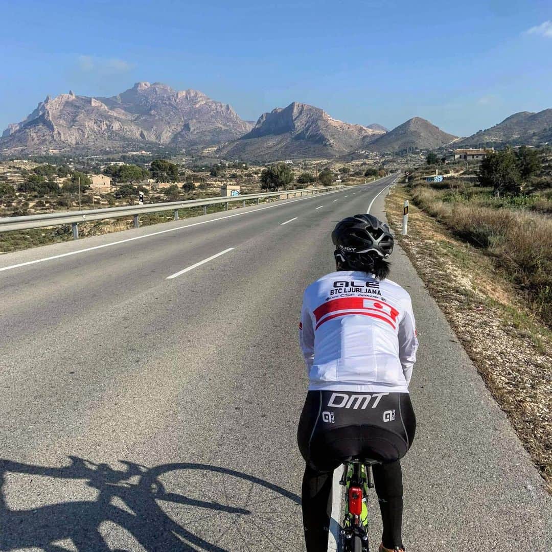 與那嶺恵理のインスタグラム：「Dreaming 💭 to start training in Spain 🇪🇸 #MondayMotivation  . . I will off to Spain just after Christmas still patient training and loading energy for real preparation begin 🔋 . . 去年の#今日のエリさん」
