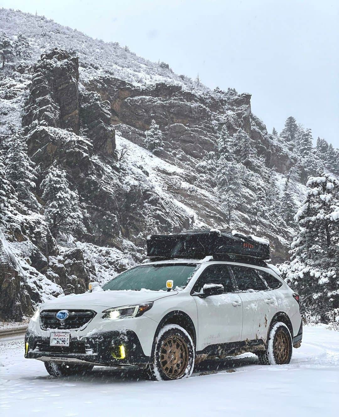 Subaru of Americaさんのインスタグラム写真 - (Subaru of AmericaInstagram)「'Tis the szn for #SubaruAndSnow❄️ content! Celebrate the first day of Winter and tag us in your fav winter adventures in your Subaru for a chance to be featured on our story. (📸: @outn_back)」12月22日 2時09分 - subaru_usa