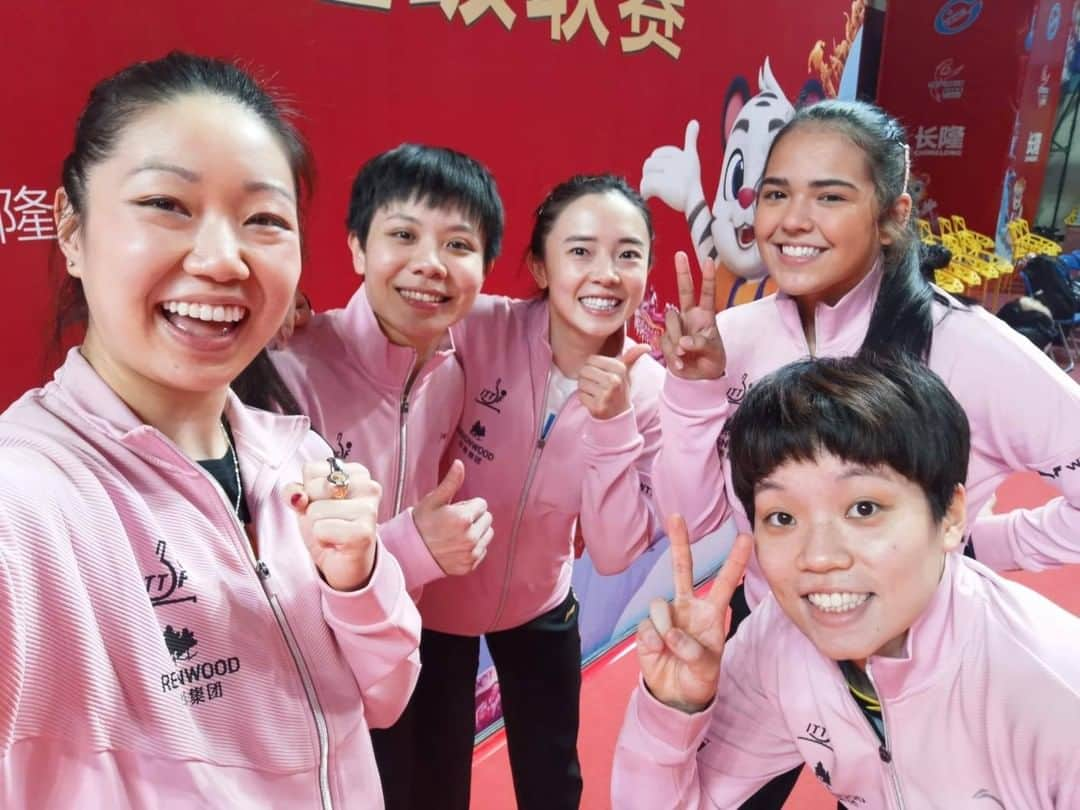 ITTF Worldさんのインスタグラム写真 - (ITTF WorldInstagram)「All smiles from the World Team after their win on Day 1️⃣ of the #ChineseSuperLeague! 😁☺️😄  #ITTFWorldProfessionals」12月22日 2時10分 - wtt