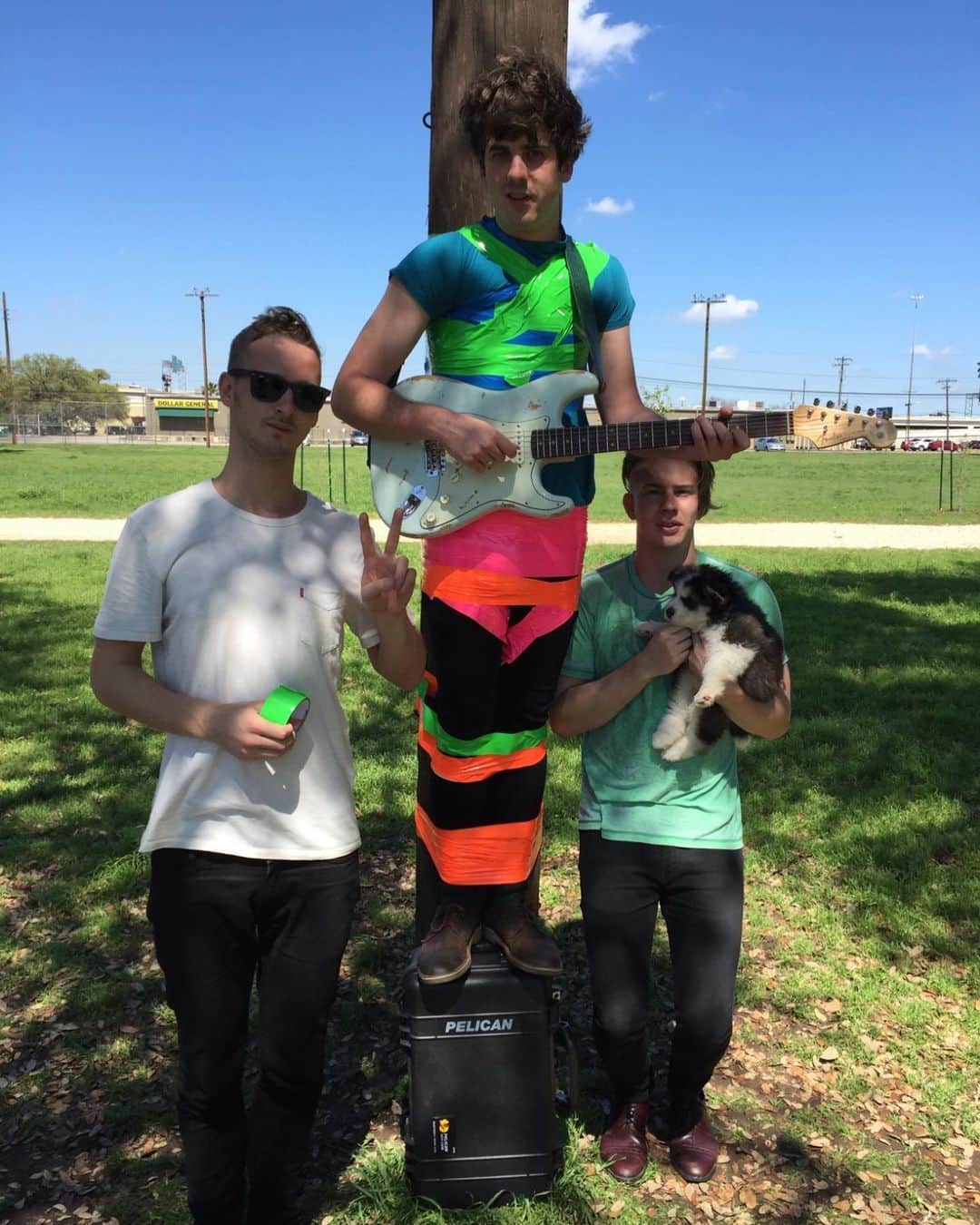 サーカ・ウェーヴスのインスタグラム：「Bit of Circa Waves Christmas trivia for you... What video clip is this image taken from? (a clue... it was never used in the video clip)」