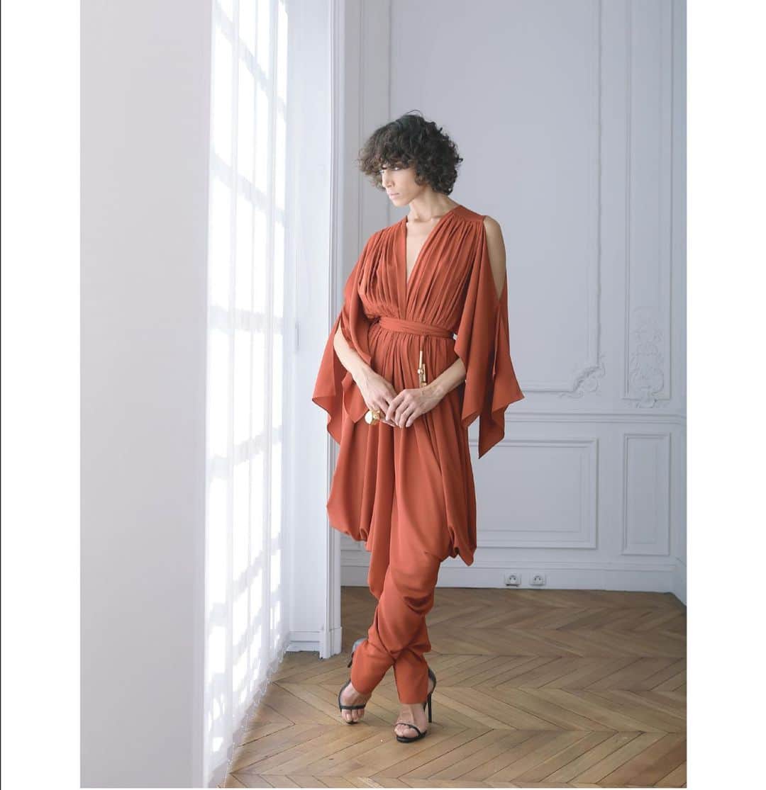 ステファンローランさんのインスタグラム写真 - (ステファンローランInstagram)「Draped jumpsuit in saffron crepe de chine . Ready to wear soon on our e-boutique . #pretaporter #paris」12月22日 2時14分 - stephanerolland_paris