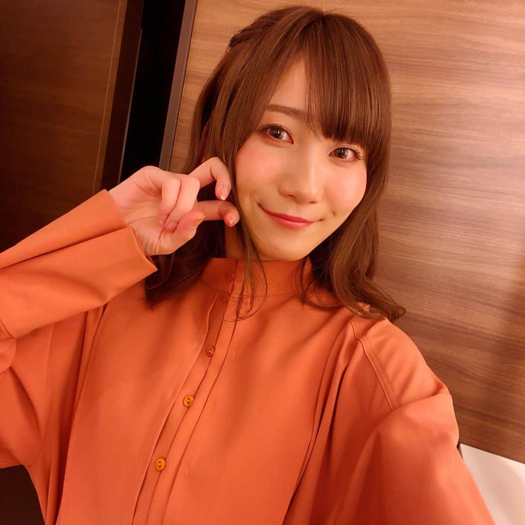 清都ありさのインスタグラム：「普段なかなか選ばない色のワンピース、可愛くて買ってしまったの😌﻿ ﻿ いつもと違うテイストの服を着ると気持ちも変わるね😌✨﻿ ﻿ #ワンピース👗﻿ #毎日寒いね﻿ #少しでも暖かくなるように暖色﻿ #気持ちからあっためる笑」