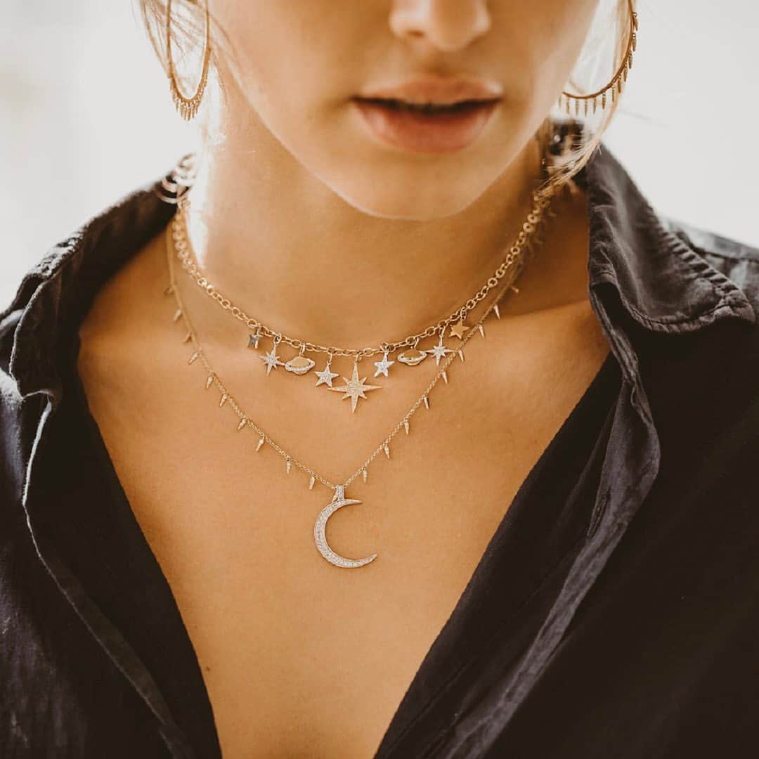 のインスタグラム：「Celebrate Winter Solstice with celestial styles 🌙✨」