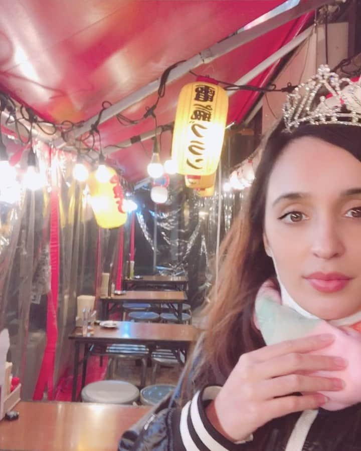 Jade Furutaのインスタグラム：「12月16日はジェイドの誕生日やで~ 💫At one of my low key birthday celebrations in Asakusa last week🎉 it was only 4C that night so everybody went in😱 including me😂 日本酒大好き💕I love Sake☺️specially #atsukan (served hot)! #izakaya #asakusaizakaya . . . . . . . . . . . . . . . . . . . . . . . . . . . . #観光インフルエンサー #日本酒 #インフルエンサー #インスタグラマー #lovejapan #visitjapan #ハーフタレント #lostinjapan #hotsake #sake #インスタグラマーズジャパン #winterinjapan #tokyoguide #ブラジル人モデル #外国人モデル #igersjp #japaneseculture #atsukan #adidasjapan」