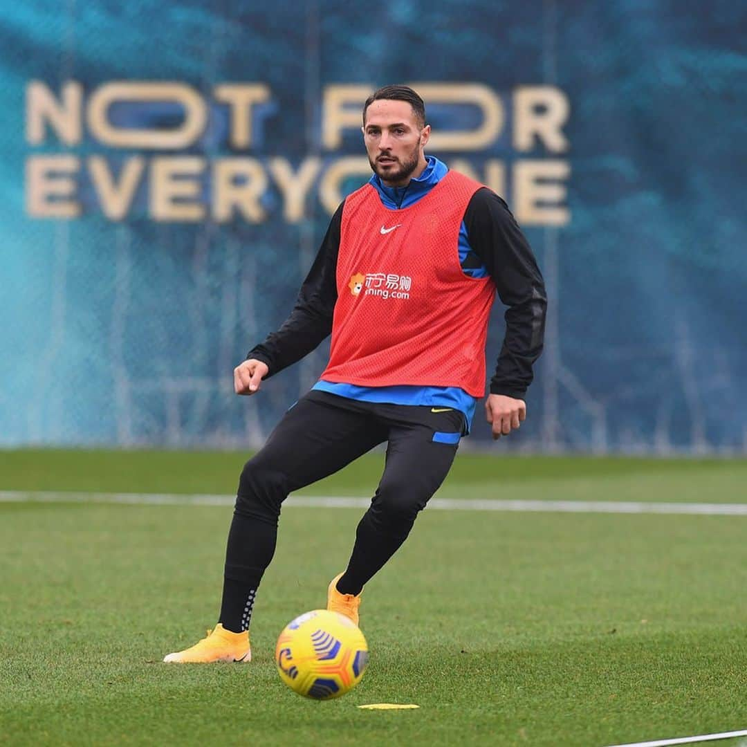 ダニーロ・ダンブロージオさんのインスタグラム写真 - (ダニーロ・ダンブロージオInstagram)「#Training —-> #VeronaInter ☑️🖤💙 @Inter  #inter #forzainter #amala #team」12月22日 2時42分 - danilodambrosioreal