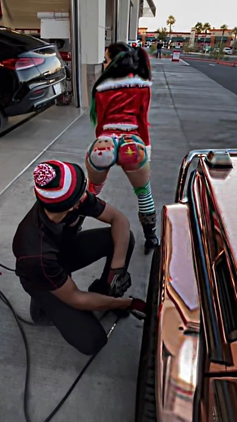 Italia Kashのインスタグラム：「Would you pump my tires? 🥰」