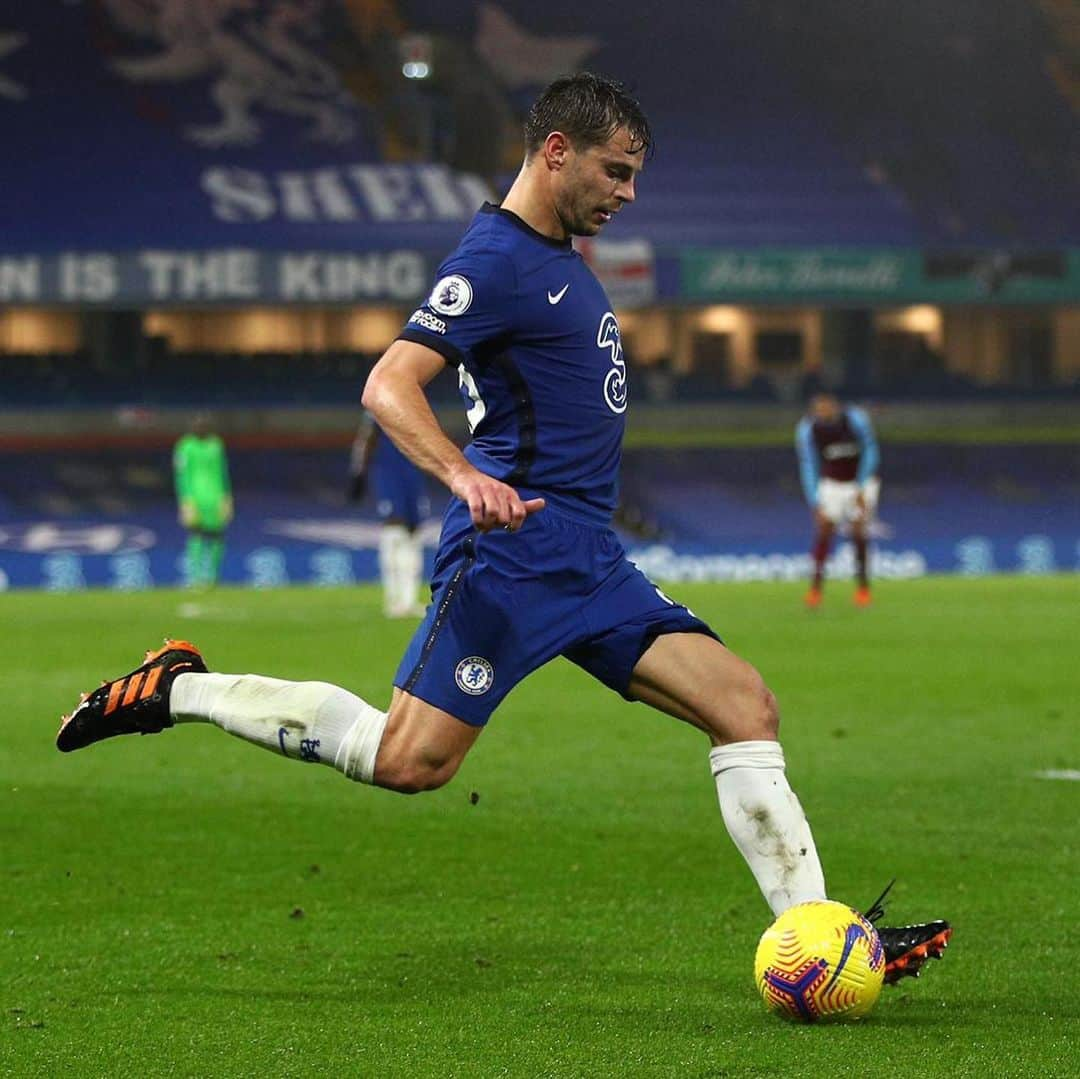 セサル・アスピリクエタさんのインスタグラム写真 - (セサル・アスピリクエタInstagram)「Back to winning ways! Great effort from everybody! 💪🏻 #KTBFFH #staysafe 💙🙏🏻」12月22日 8時23分 - cesarazpi