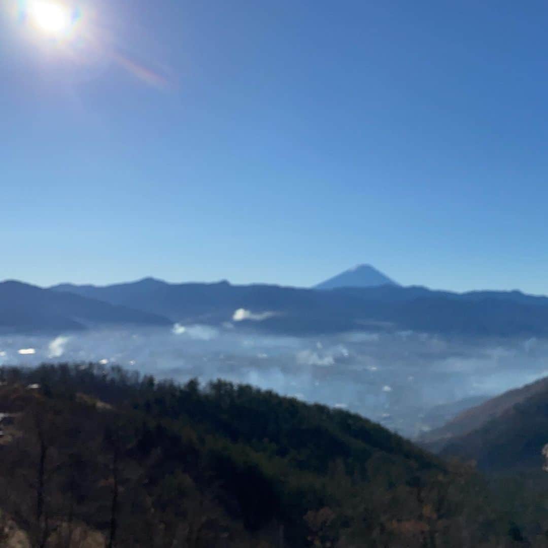 ピカ子さんのインスタグラム写真 - (ピカ子Instagram)「過日のソロキャンプ⛺️ 富士山と焚き火と翌朝の雲海と😀 おはようございます☀」12月22日 8時17分 - pikaco_makeup