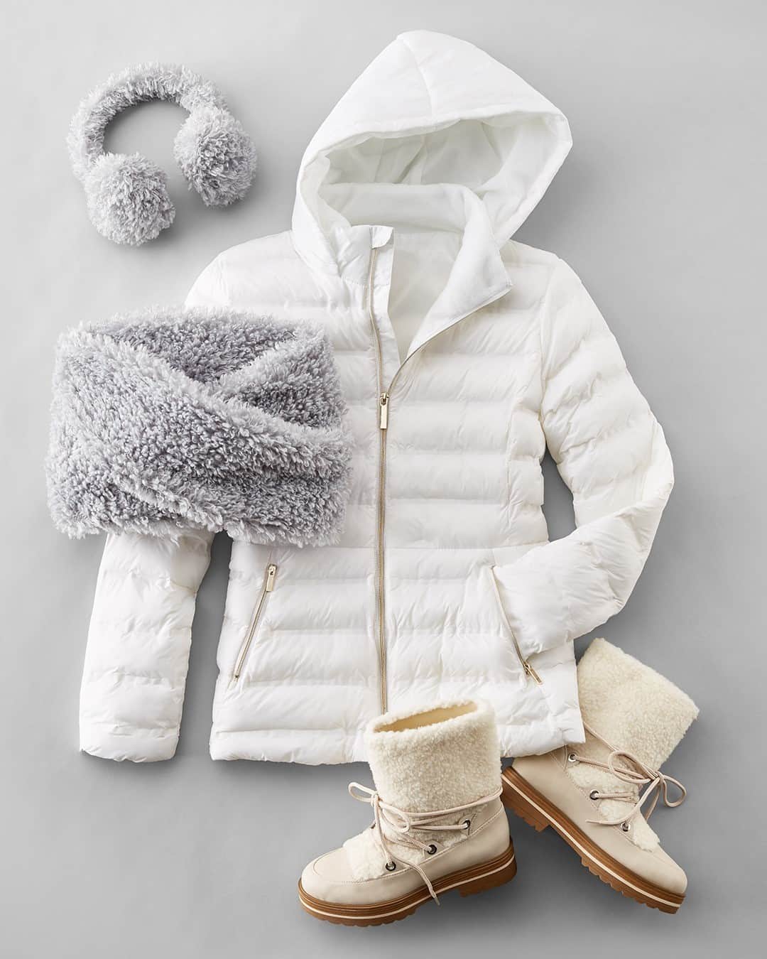 のインスタグラム：「We’re firm believers that when it comes to cozy layers, the more the merrier. 😊🧣🥾 #WalmartFashion」
