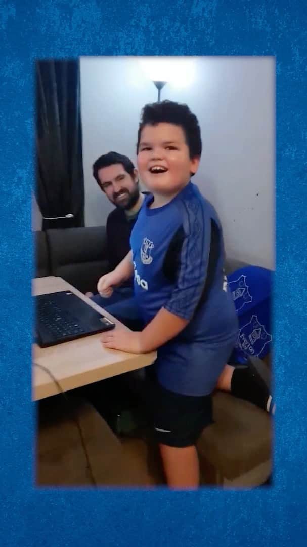 のインスタグラム：「I've surprised Isaac, a 8 year-old @everton fan who has raised money for multiple charities throughout lockdown, including @evertoninthecommunity. 👏  It was a pleasure to talk to him and his family, and to be aware of what he was doing to help the most needed.   Thank you for being such a great example! 💙」