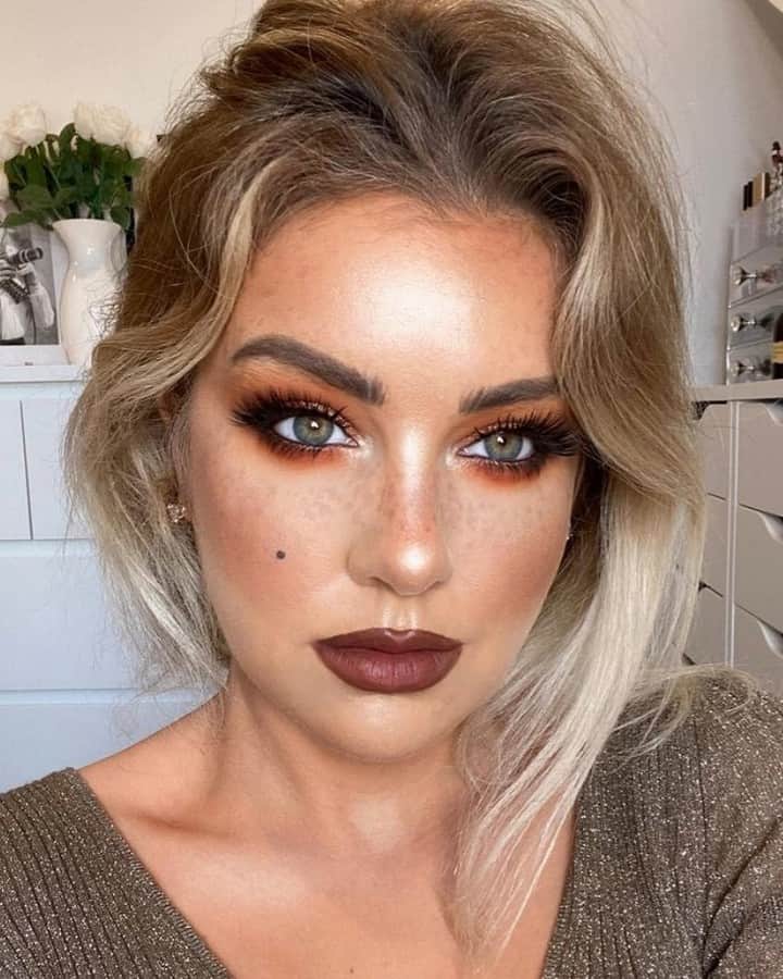 Benefit Cosmetics UKさんのインスタグラム写真 - (Benefit Cosmetics UKInstagram)「Damn girl, those brows are giving us CHILLS... and they're multiplying 😉  @lauralouisemua uses Gimme Brow+ to create these dreamy, fluffy brows💖   #benefitbrows #gimmebrow」12月22日 3時18分 - benefitcosmeticsuk