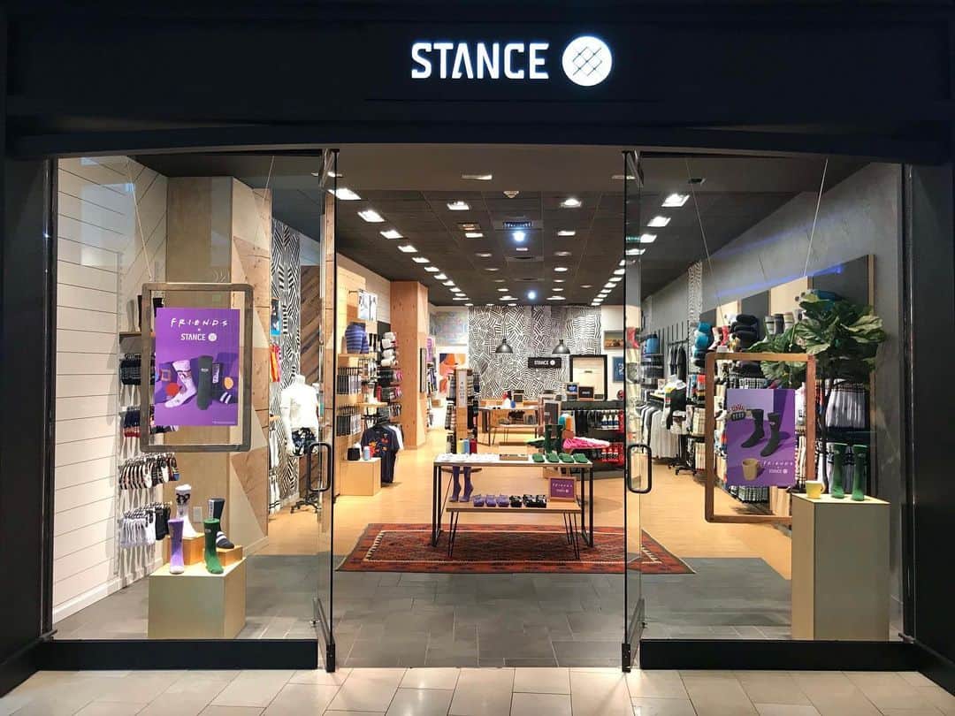 Stanceのインスタグラム：「🧦 Don’t leave mom’s stocking empty.  Our stores are fully stocked to make it easy for you to pick up any last-minute gifts, and for a limited time, if you spend $75 you’ll get to pick out a free Christmas sock for you or anyone else on your list. Hit the link in bio for our 17 store locations throughout the US...⏰」